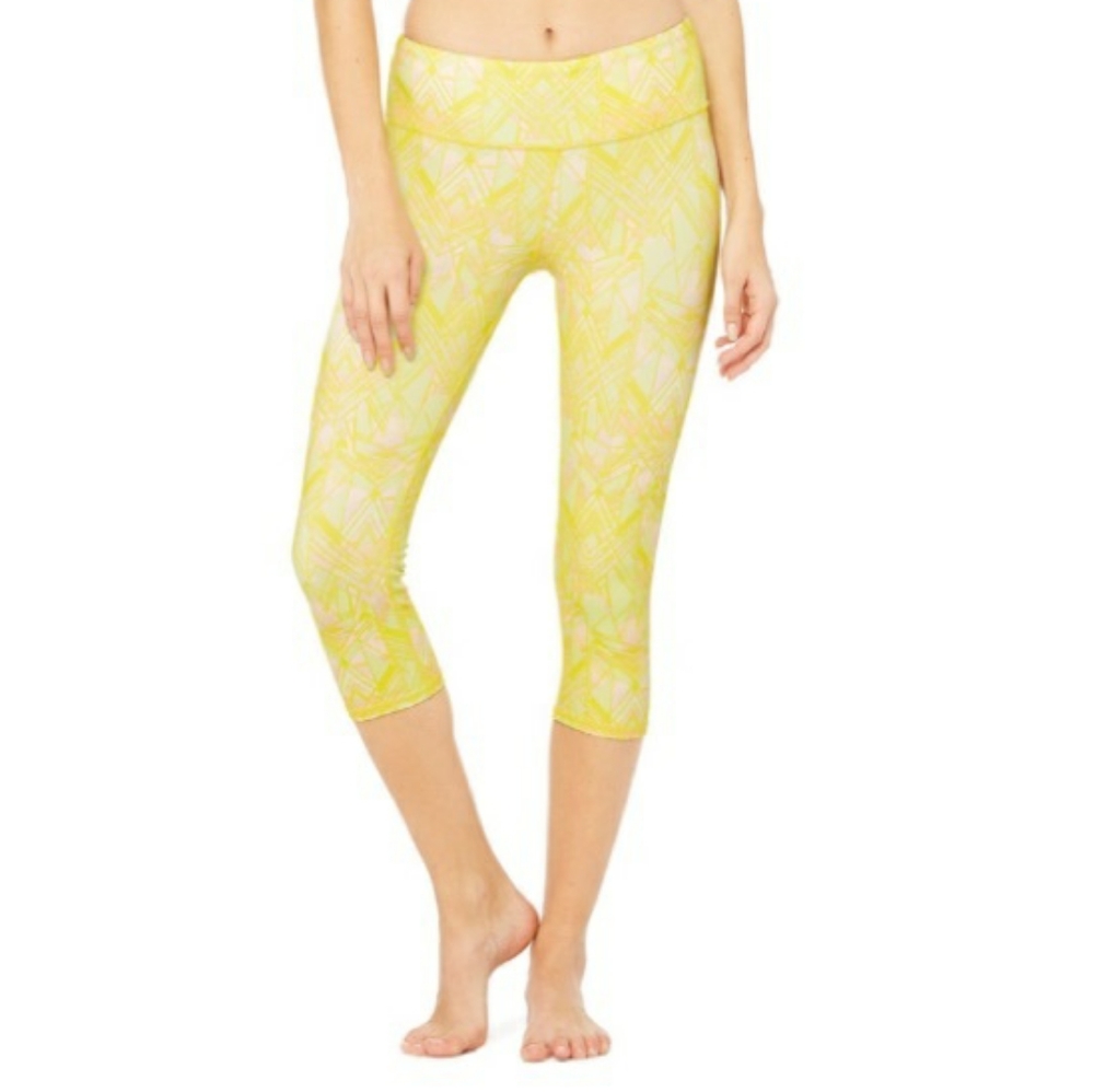 Alo Yoga Yellow Airbrush Capri in Zest Indio Small